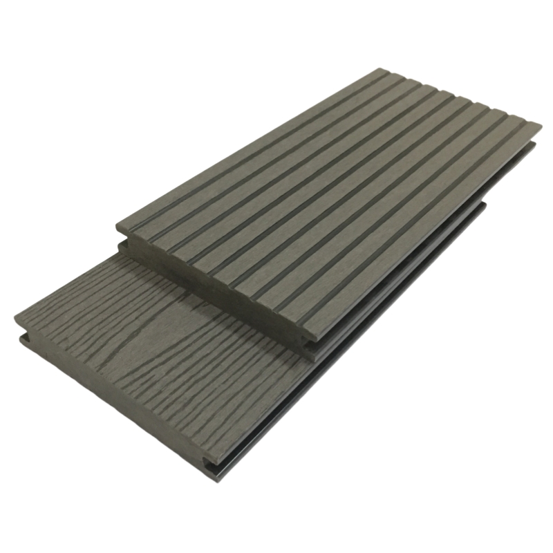 Экономичное водонепроницаемое напольное покрытие из прочного ДПК (древесно-полимерного композита).